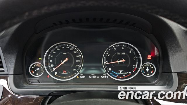 BMW 5-Series 2013 — photo 8