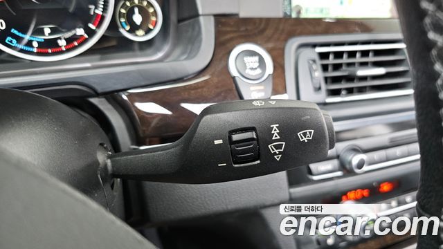 BMW 5-Series 2013 — photo 17
