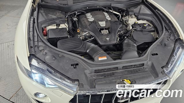 Maserati Levante 2018 — photo 6