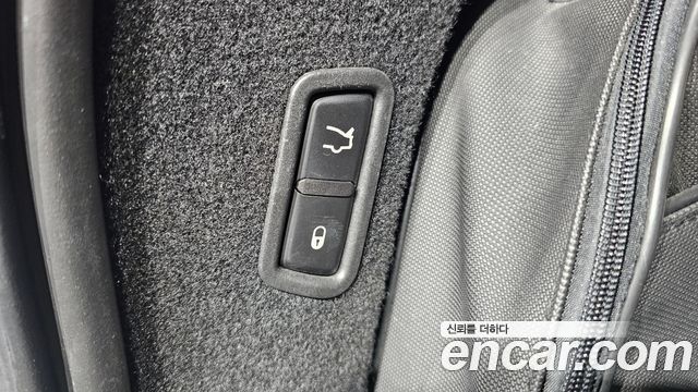 Maserati Levante 2018 — photo 16