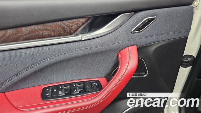 Maserati Levante 2018 — photo 20