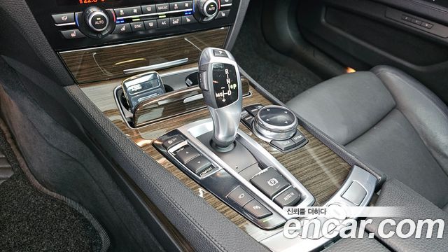 BMW 7-Series 2014 — photo 9