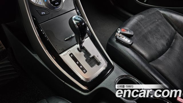 Hyundai AVANTE 2014 — photo 12