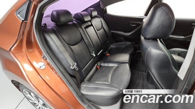 Hyundai AVANTE 2014 — photo 17