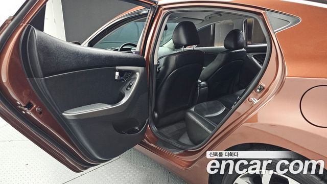 Hyundai AVANTE 2014 — photo 18