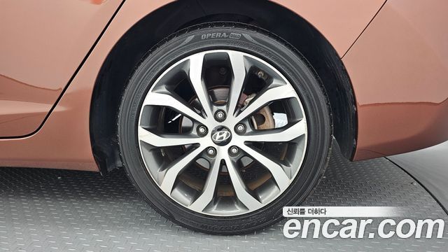 Hyundai AVANTE 2014 — photo 7