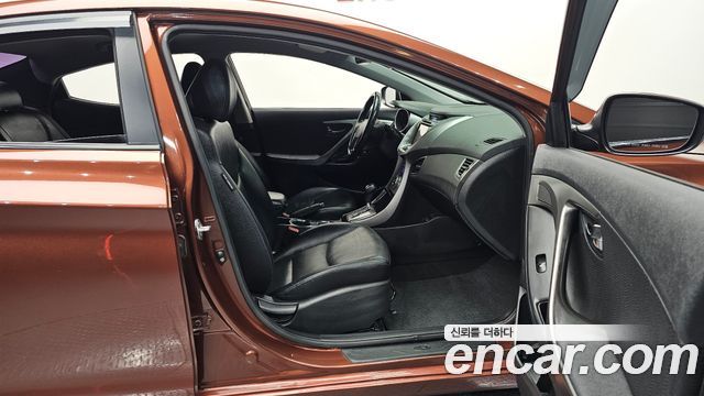 Hyundai AVANTE 2014 — photo 16