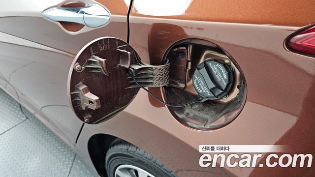 Hyundai AVANTE 2014 — photo 30