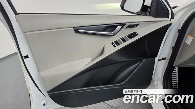 Kia Niro 2023 — photo 14