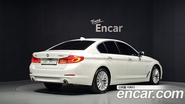 BMW 5-Series 2018 — photo 2