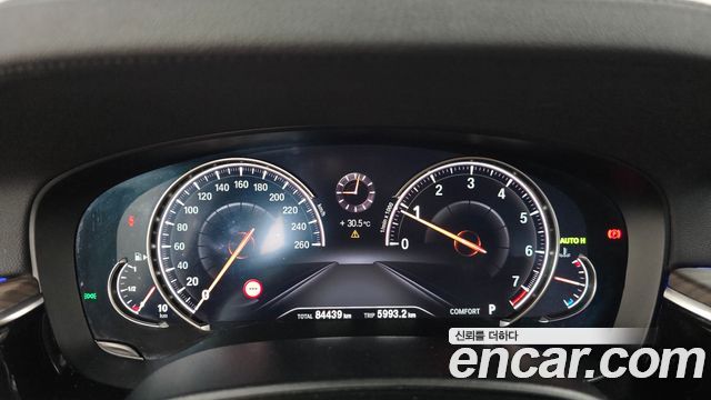 BMW 5-Series 2018 — photo 11