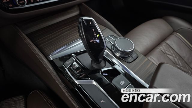 BMW 5-Series 2018 — photo 12