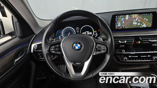 BMW 5-Series 2018 — photo 19