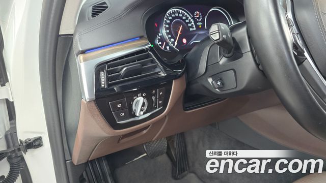 BMW 5-Series 2018 — photo 23