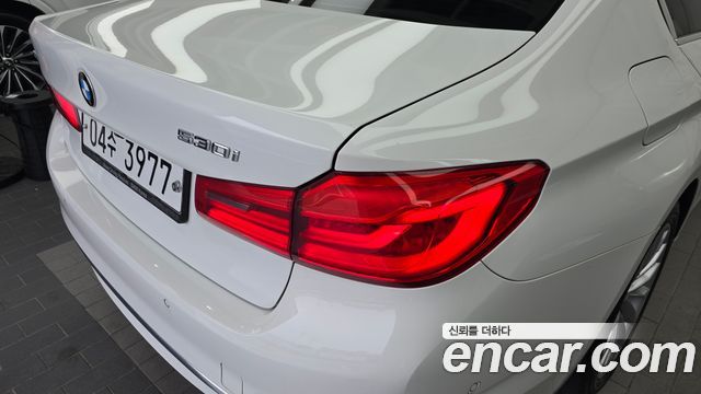 BMW 5-Series 2018 — photo 9
