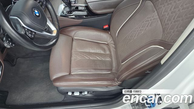 BMW 5-Series 2018 — photo 31