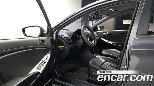 Hyundai Accent 2013 — photo 10