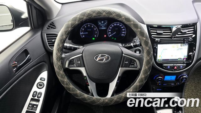 Hyundai Accent 2013 — photo 13