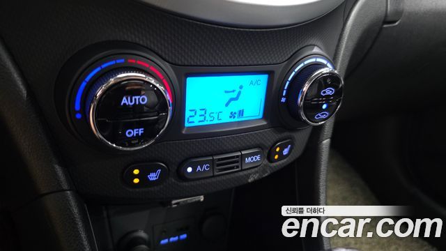 Hyundai Accent 2013 — photo 17