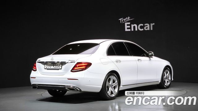 Mercedes-Benz E-Class 2017 — photo 2