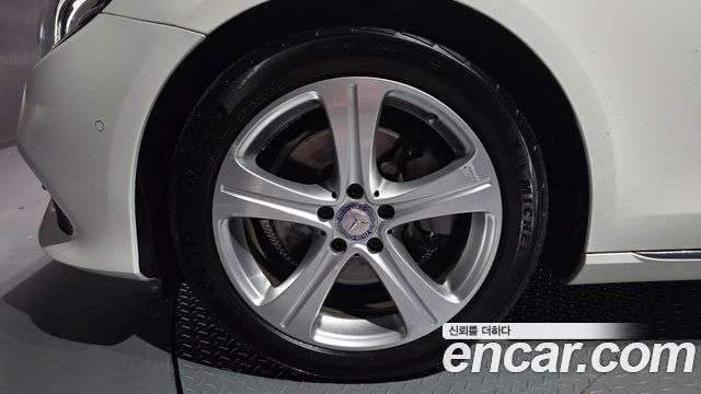 Mercedes-Benz E-Class 2017 — photo 5