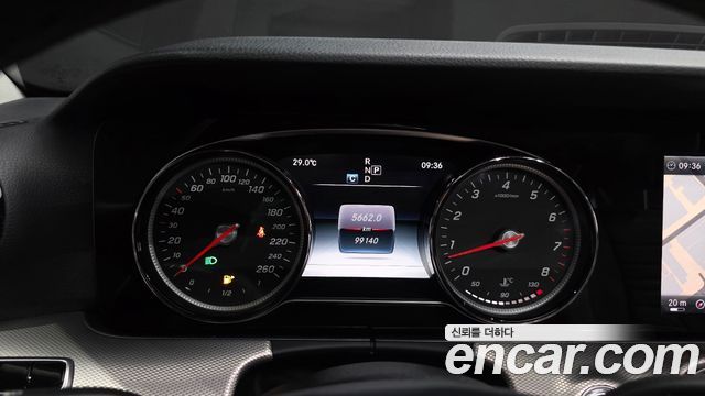 Mercedes-Benz E-Class 2017 — photo 8