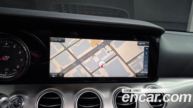 Mercedes-Benz E-Class 2017 — photo 14