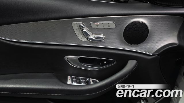 Mercedes-Benz E-Class 2017 — photo 18