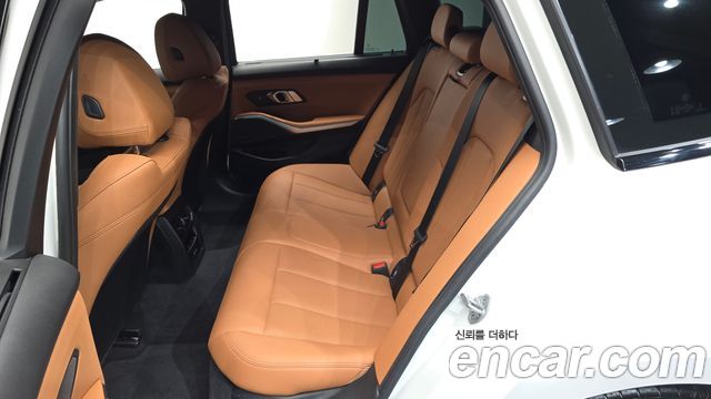 BMW 3-Series 2024 — photo 17