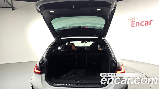 BMW 3-Series 2024 — photo 25