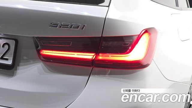 BMW 3-Series 2024 — photo 9