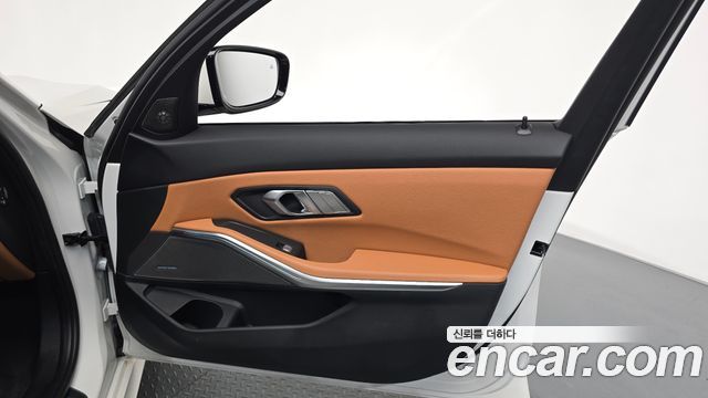 BMW 3-Series 2024 — photo 14