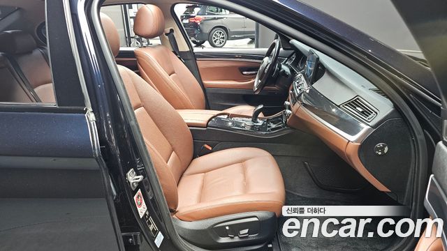 BMW 5-Series 2016 — photo 10