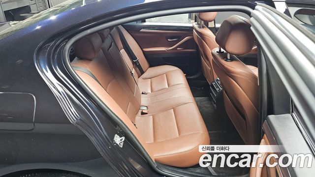 BMW 5-Series 2016 — photo 11