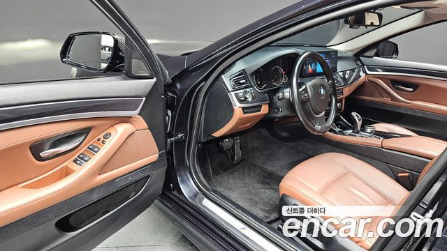 BMW 5-Series 2016 — photo 12
