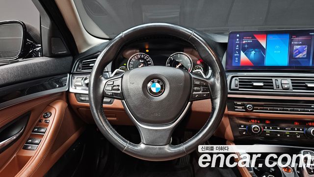 BMW 5-Series 2016 — photo 13