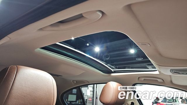BMW 5-Series 2016 — photo 18