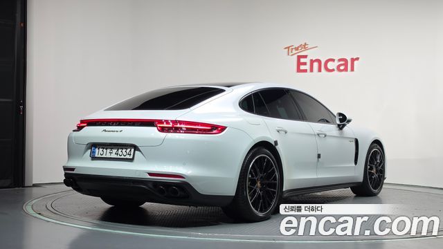 Porsche Panamera 2018 — photo 2