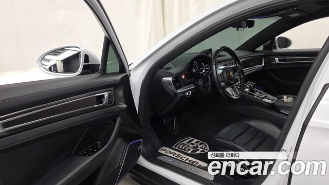 Porsche Panamera 2018 — photo 10