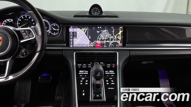 Porsche Panamera 2018 — photo 14