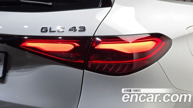 Mercedes-Benz GLC-Class 2025 — photo 9