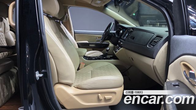 Kia Canival 2019 — photo 16