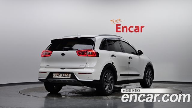 Kia Niro 2018 — photo 2