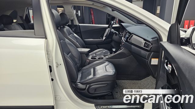 Kia Niro 2018 — photo 16