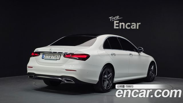 Mercedes-Benz E-Class 2023 — photo 2