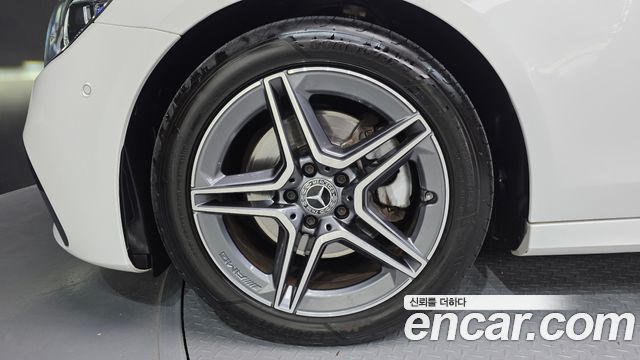 Mercedes-Benz E-Class 2023 — photo 5