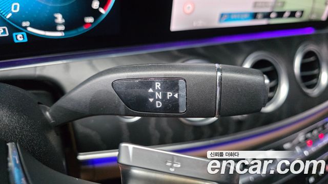 Mercedes-Benz E-Class 2023 — photo 9
