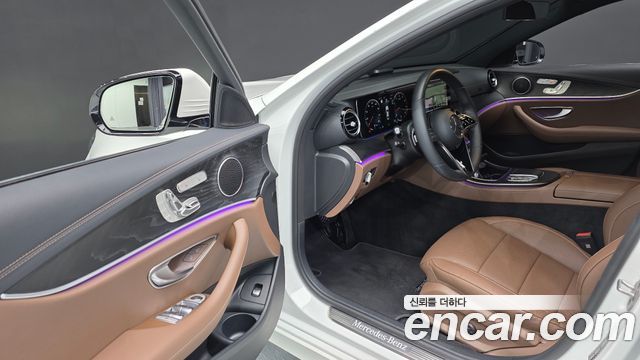 Mercedes-Benz E-Class 2023 — photo 13