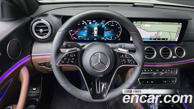 Mercedes-Benz E-Class 2023 — photo 14