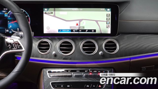 Mercedes-Benz E-Class 2023 — photo 15